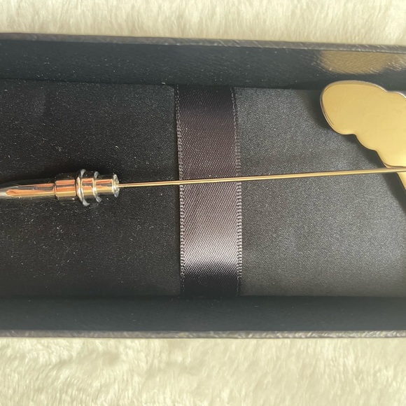 Prada Gun Tin Pin - Picture 6 of 9